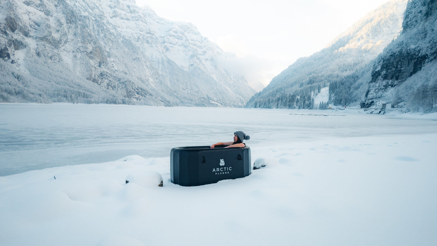 Eisbad im Schnee