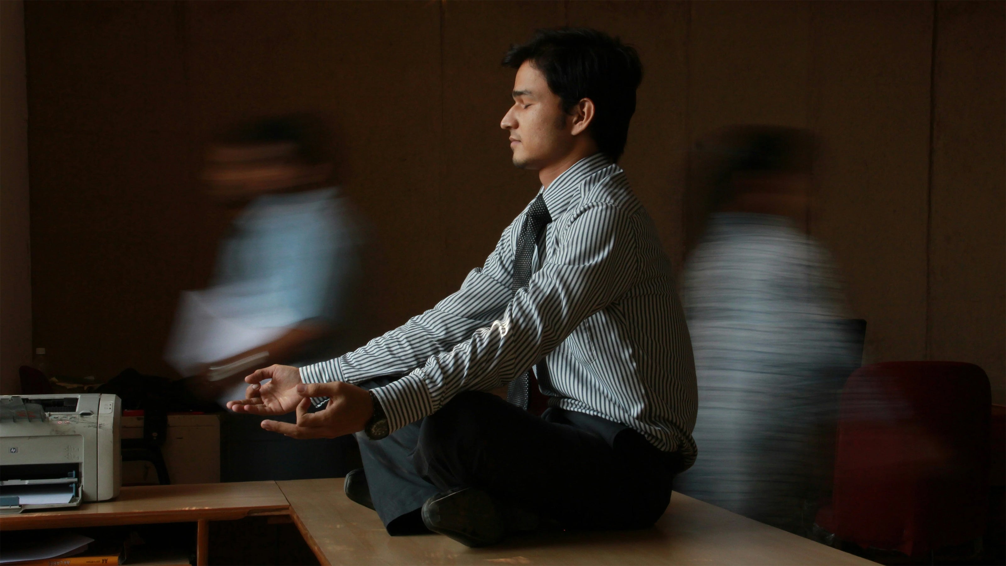 Eisbaden vs Meditation für Stressreduktion